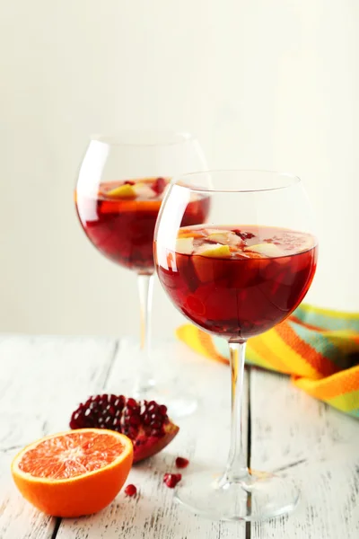 Glas sandria med frukter — Stockfoto