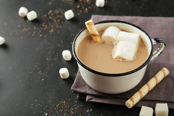 Copa de chocolate caliente con malvaviscos — Foto de Stock