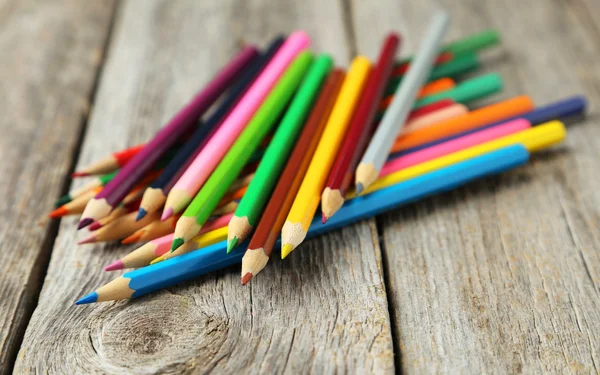 Цветные карандаши для рисования — стоковое фото