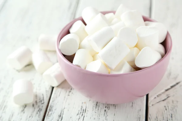 Delicious marshmallows in bowl — Stock Photo, Image