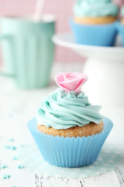 맛 있는 생일 컵 케이크 — 스톡 사진