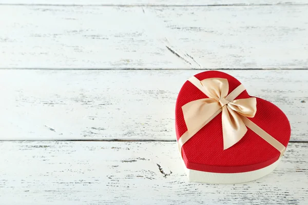 Hermosa caja de regalo corazón —  Fotos de Stock
