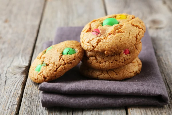 Cookies med färgglada godis — Stockfoto