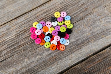 renkli dikiş düğmeleri