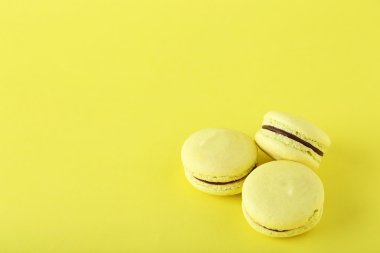 Sarı Fransız macarons