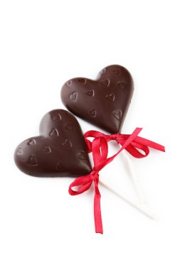 Sopa üzerinde çikolata Kalpler