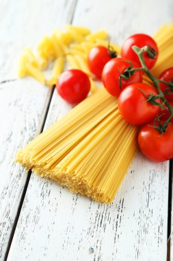 Taze domatesli spagetti