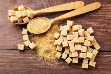 kaşığı kahverengi şeker