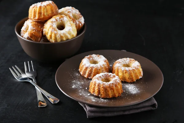 Bundt cakes on plate — Stock Photo, Image