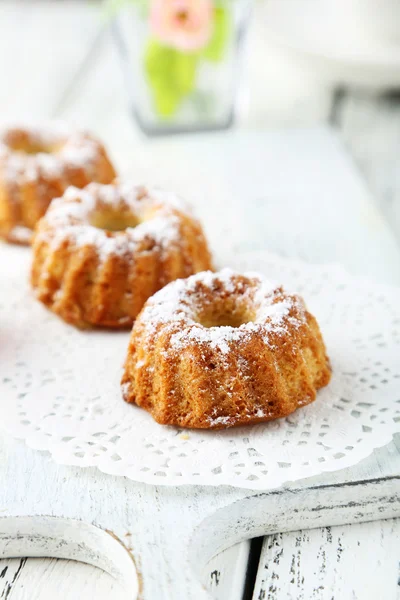 Bundt cakes on cutting board — Stock Photo, Image