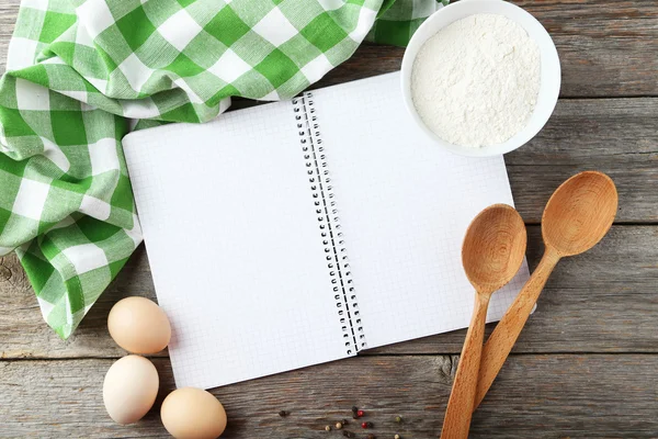 Livro de receitas em branco aberto — Fotografia de Stock