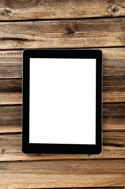 tablet bilgisayarı ahşap arkaplanda