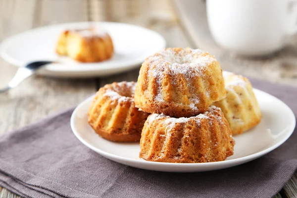 Bundt cakes on plate — Stock Photo, Image