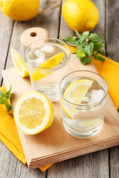 Frische Limonade mit Zitronen — Stockfoto