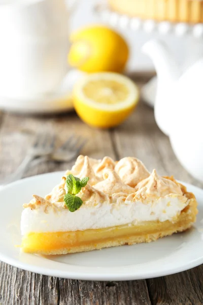 Torta de merengue de limão na chapa — Fotografia de Stock