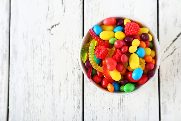 Doces coloridos na tigela — Fotografia de Stock