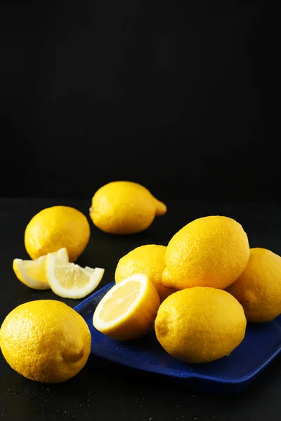 Lemons on black background — Stock Photo, Image