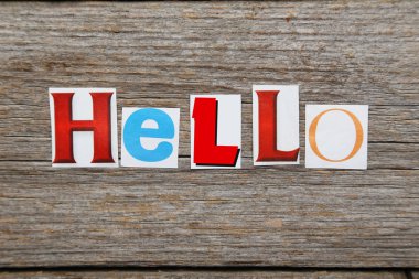 Word Merhaba harfleri dışarı kesim içinde