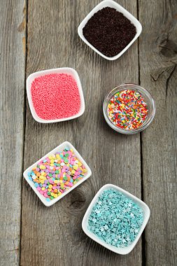 Renkli sprinkles yay