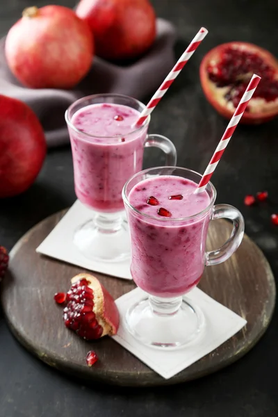 Batido de granada en vasos — Foto de Stock