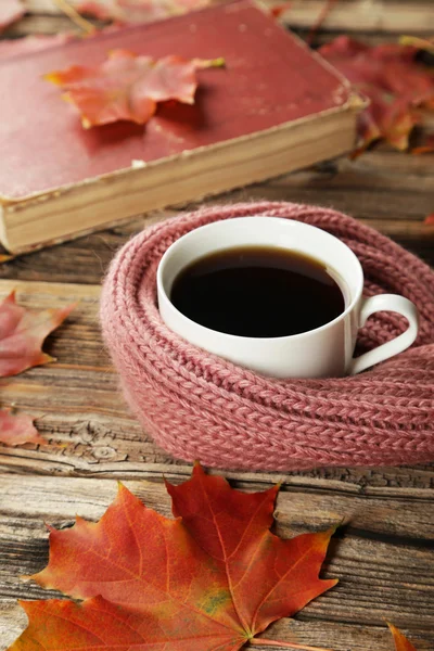 Coffee with autumn leaves and a warm scarf — Stock Photo, Image