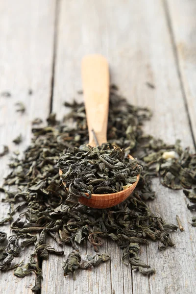 Dry tea in spoon — Stock Photo, Image