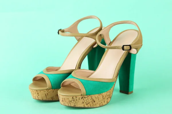 Gröna kvinnor skor — Stockfoto