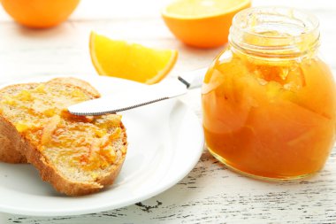 portakal reçeli ile ekmek