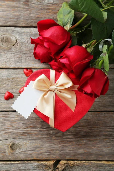 Beautiful heart gift box with roses — Stock Photo, Image