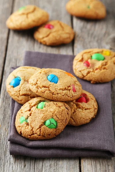 Cookies med färgglada karameller — Stockfoto