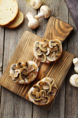 mantar ile lezzetli taze bruschetta