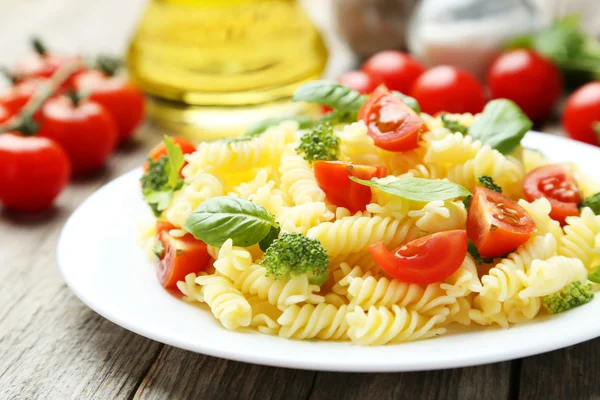 Läckra pasta på tallrik — Stockfoto