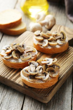 mantar ile lezzetli taze bruschetta