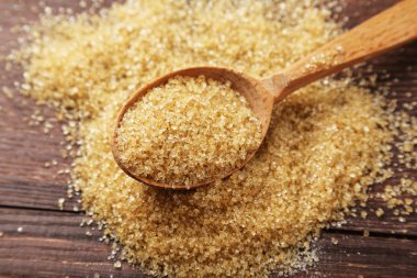 kaşığı kahverengi şeker