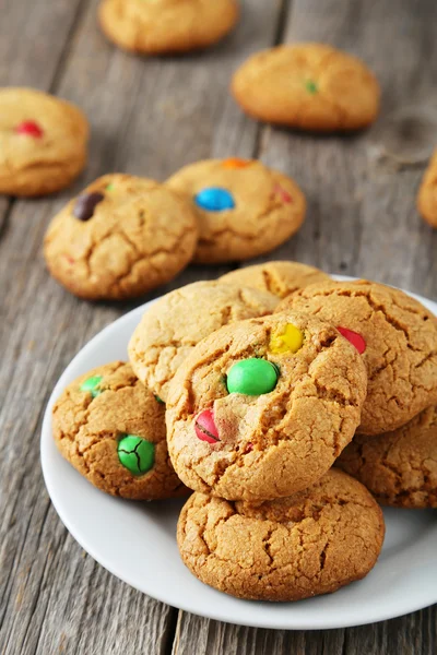 Cookies med färgglada karameller — Stockfoto