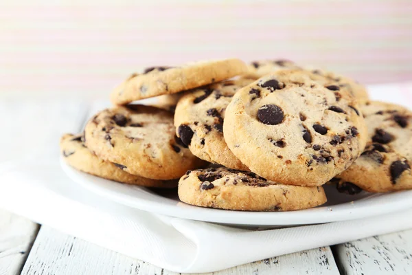 Chocolate chip cookies on plate — Stock Photo, Image