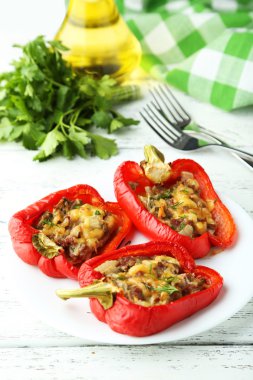 Biberler etle doldurulmuş.