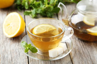 Nane ve limon ile çay