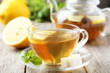 Nane ve limon ile çay