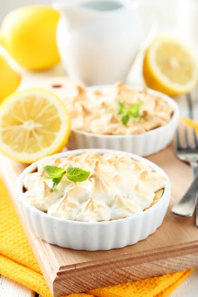 Lemon meringue pie in bowl — Stock Photo, Image