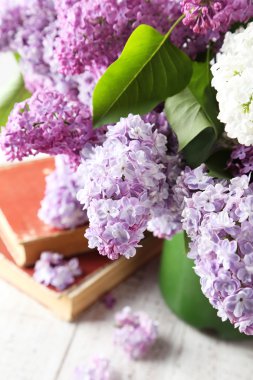 sürahi içinde güzel leylak