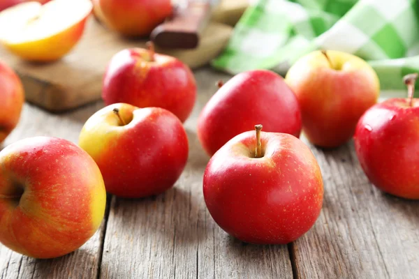 Fresh ripe apples — Stock Photo, Image