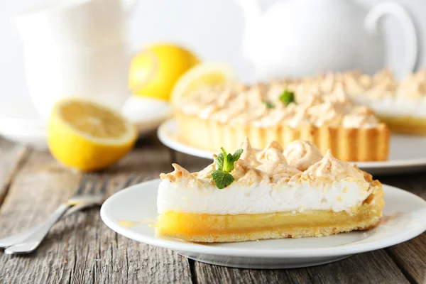 Lemon meringue pie on plate — Stock Photo, Image