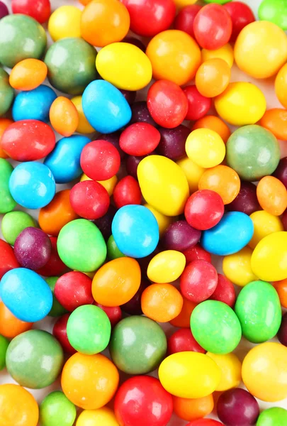 Bonbons colorés sur fond blanc — Photo