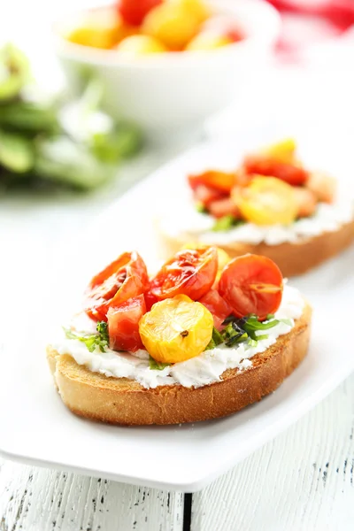 Chutné čerstvé bruschetta s rajčaty — Stock fotografie