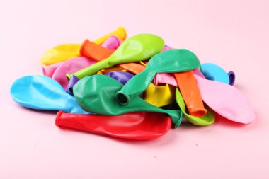 Renkli balonlar parti için