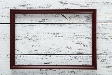 kahverengi ahşap çerçeve