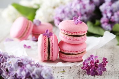 macaroons with lilac flowers clipart