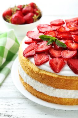 tatlı kek çilek ile