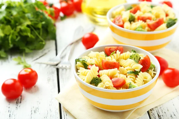 Deliciosa pasta en cuencos — Foto de Stock